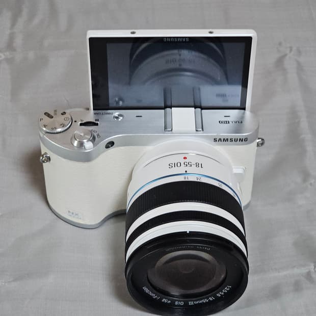 삼성 NX300M 미러리스 카메라 화이트