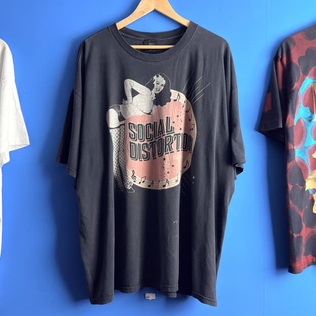 (3XL) 00s 소셜 디스토션 핀업걸 빈티지 밴드티
