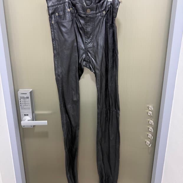 생로랑 블랙 가죽 바지