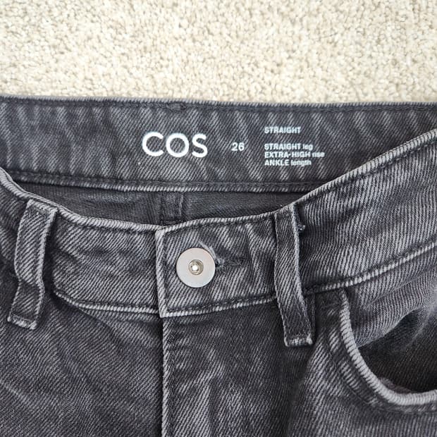 COS 코스 하이라이즈 앵클 데님 (26)