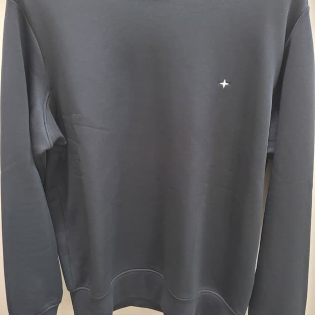 스톤아일랜드 자수로고 블랙 맨투맨 티셔츠