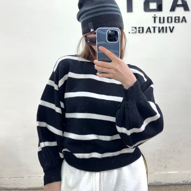 커스텀 오프숄더 니트