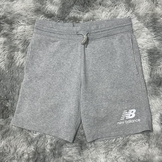 뉴발란스 회색 반바지 