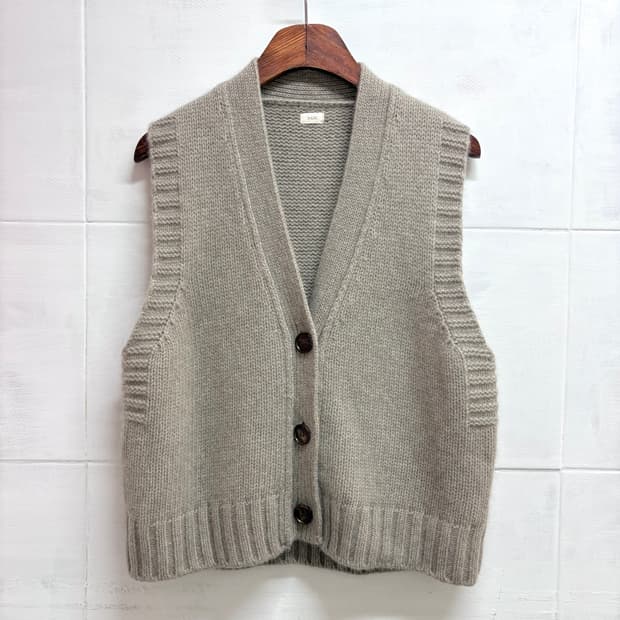 베이비 알파카 라쿤 니트 베스트 