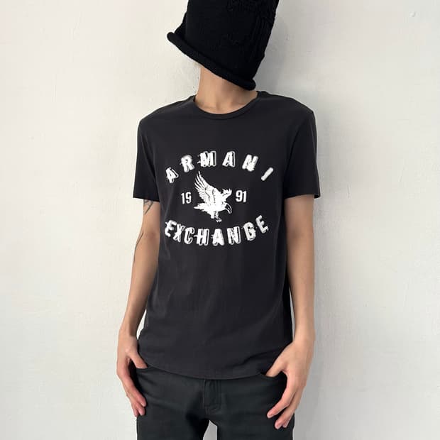 알마니 익스체인지 이글 그래픽 블랙 반팔
