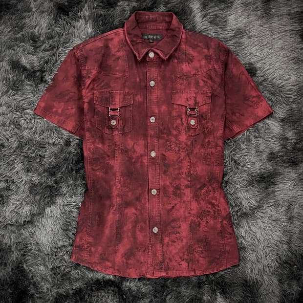 In The Attic 레드 나염 반팔 셔츠