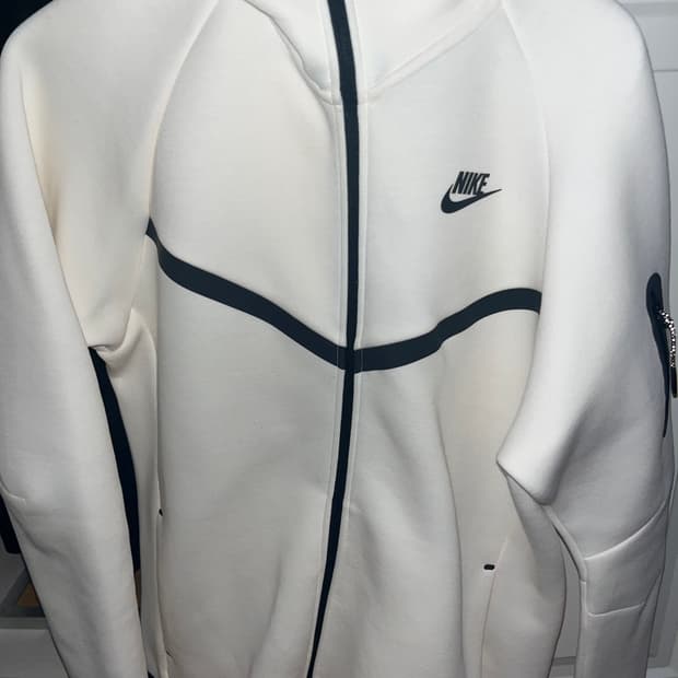 나이키 테크팩 화이트