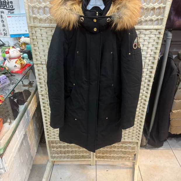 55 정품 무스너클 그랜드 메티스 롱 패딩 블랙골드 팝니다