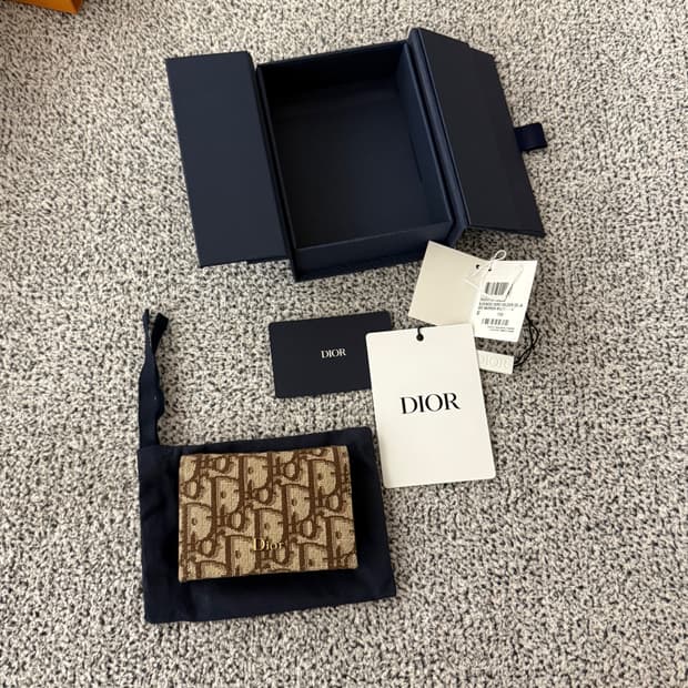 디올 신형 비즈니스 카드지갑 정품 상태좋음