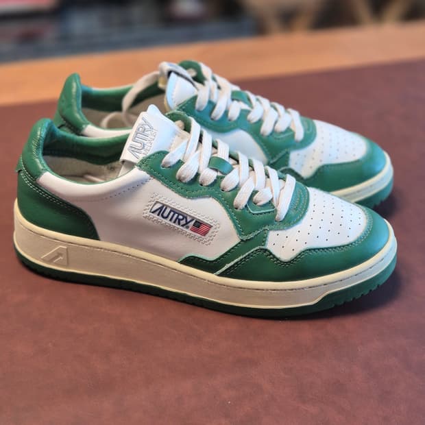 실착용2회 255-260(41) 오트리 메달리스트 로우 스니커 