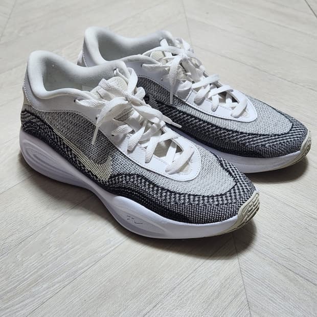 나이키 g.t. 허슬 아카데미 EP 275