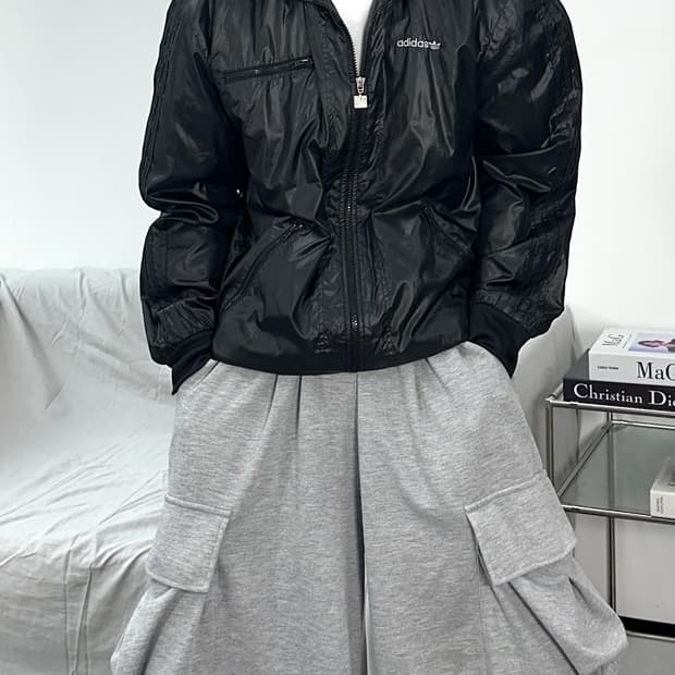 아디다스 실버 로고 유광 바람막이 트랙탑 100