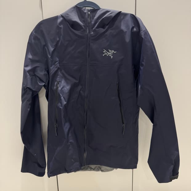 아크테릭스 베타 자켓 블랙사파이어 s