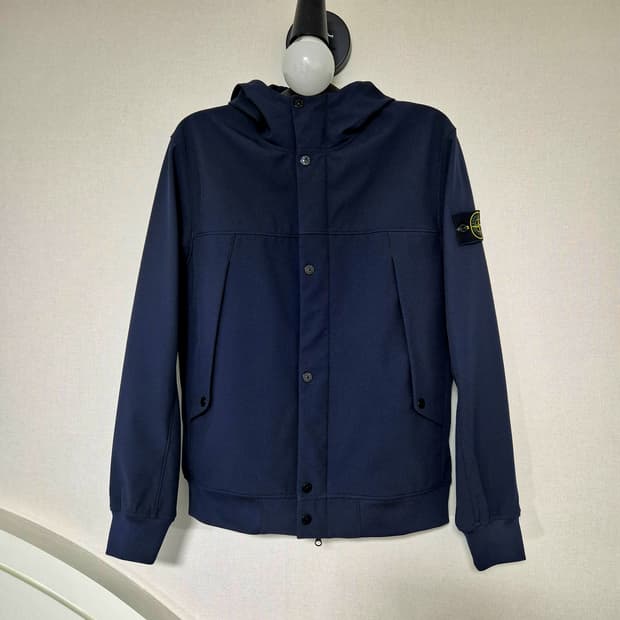 스톤아일랜드 라이트 소프트 쉘-R  폴리에스터 후드 자켓