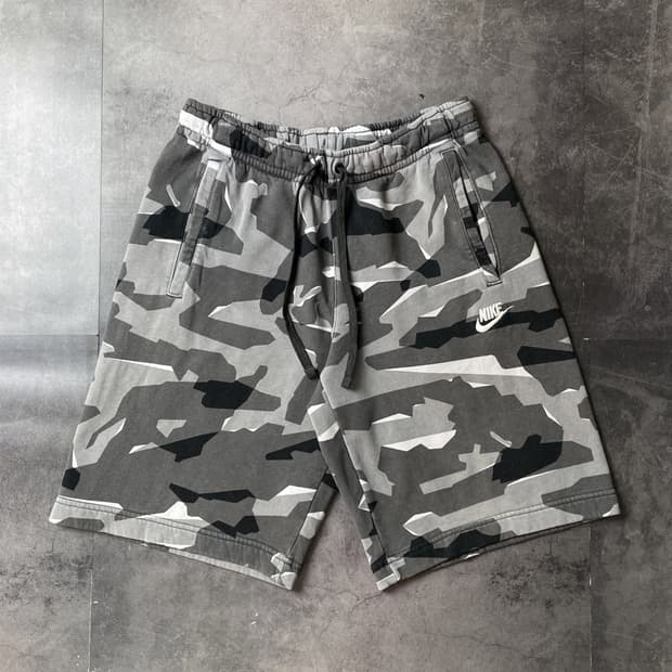 NIKE 나이키 그레이 카모 스웨트 하프팬츠 A01238