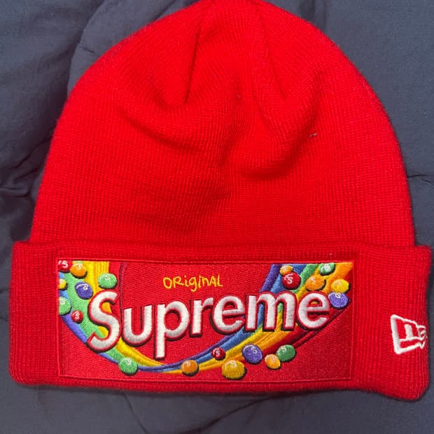 슈프림 x 스키틀즈 뉴에라 비니 레드 21fw