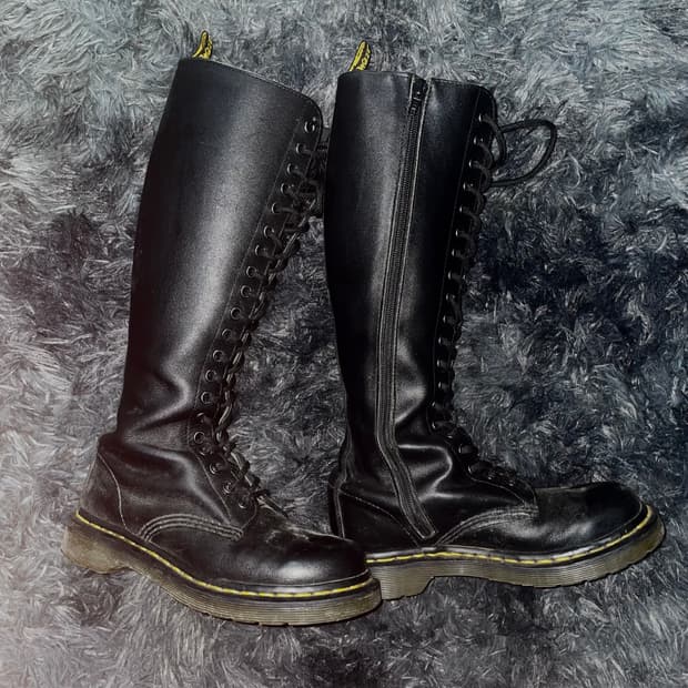 닥터마틴 1B60 20홀 롱부츠