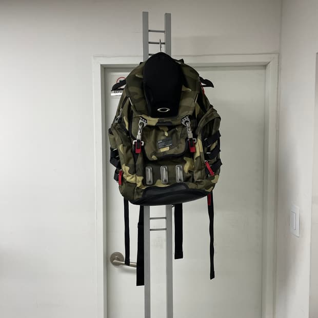 오클리 키친 싱크 밀리터리 백팩