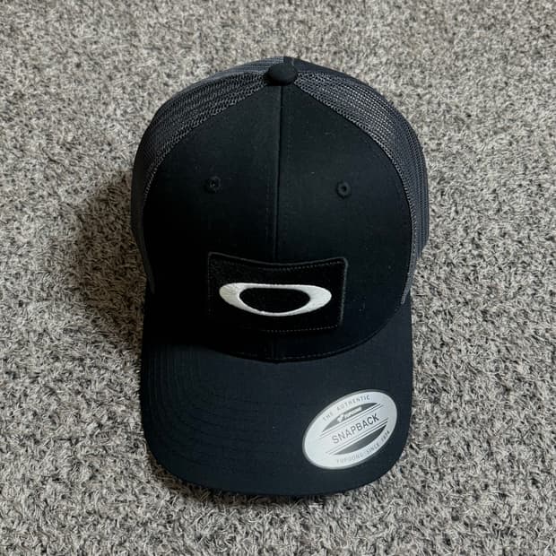 오클리 트러커 캡