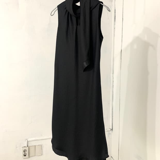 Black Tie Feminine Midi Dress