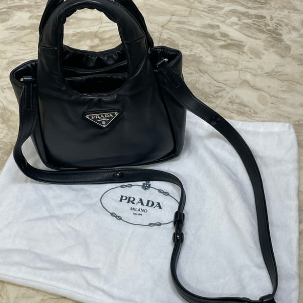 프라다 소프트 나파가죽 스몰 패딩백