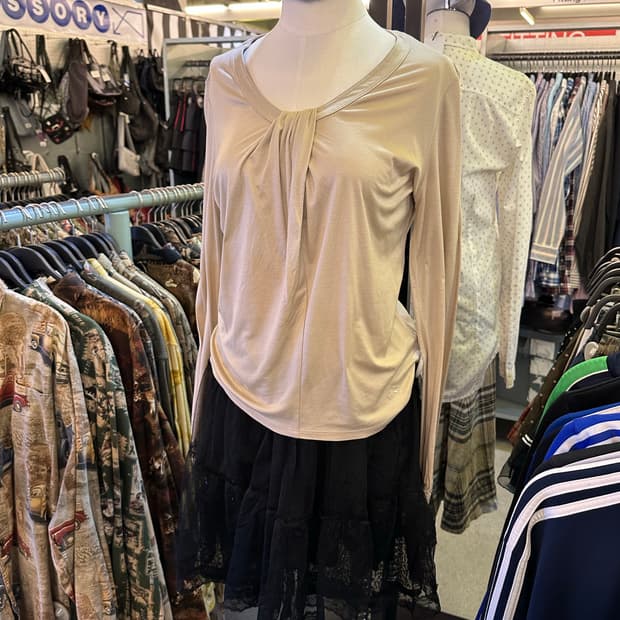 BURBERRY 버버리 베이지 셔링 롱슬리브