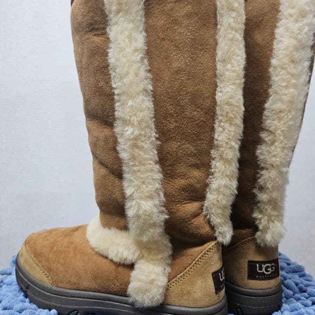 UGG 선버스트 톨 부츠 - 체스트넛 37  (230)