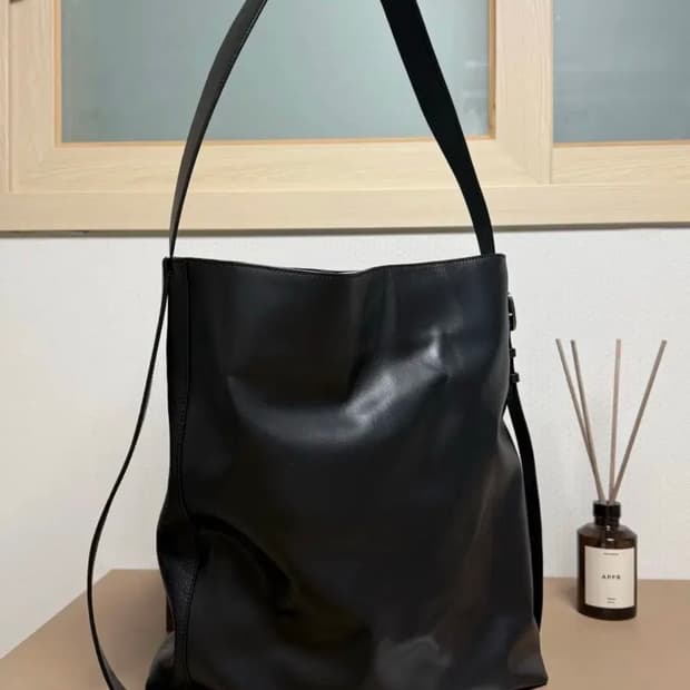 youth 레더 숄더백