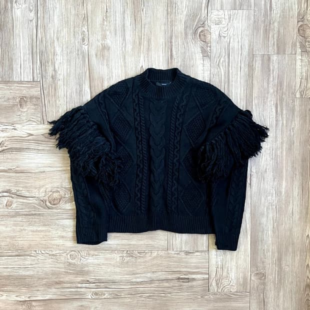 EMODA 테슬 블랙 스웨터