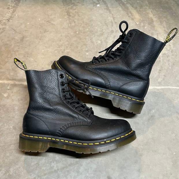 230) 닥터마틴 파스칼 8홀 나파 블랙 부츠