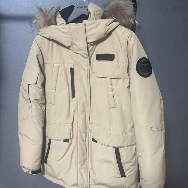 게스 덕다운 라쿤퍼 패딩 XS 베이지