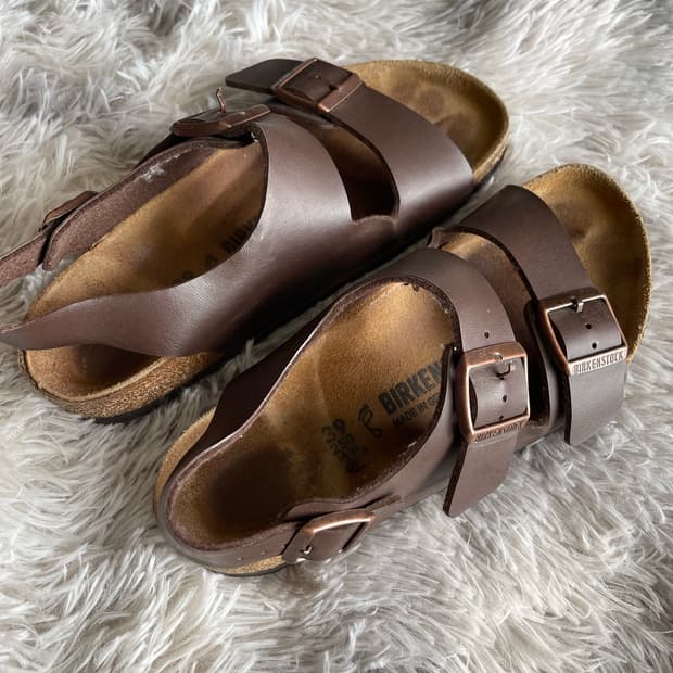 버켄스탁 브라운 샌들