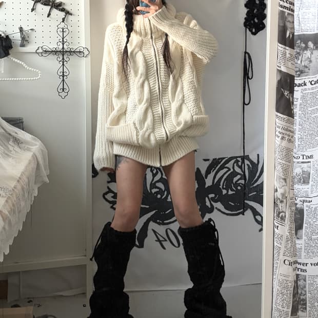 • Ivory High-Neck Knitwear Zip-Up