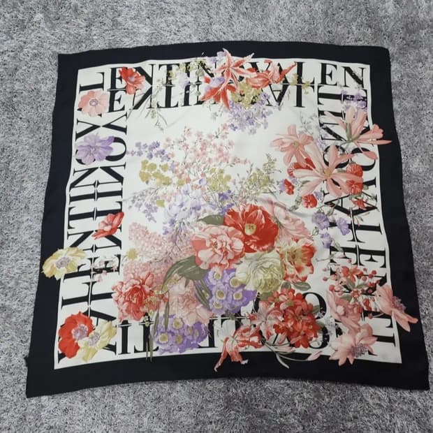 발렌티노 실크 스카프