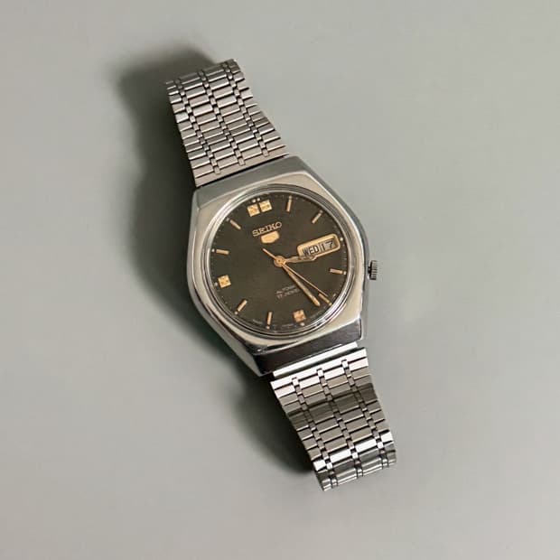 vintage SEIKO 5 Automatic metal watch