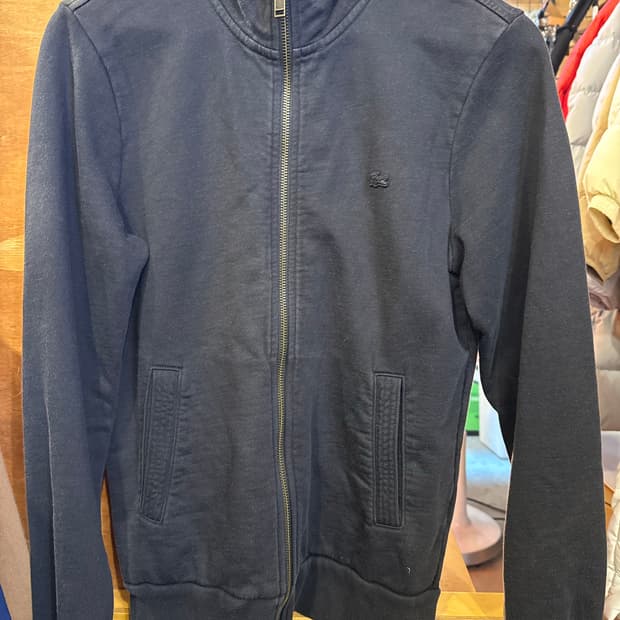 라코스테 백프린팅 블랙 집업