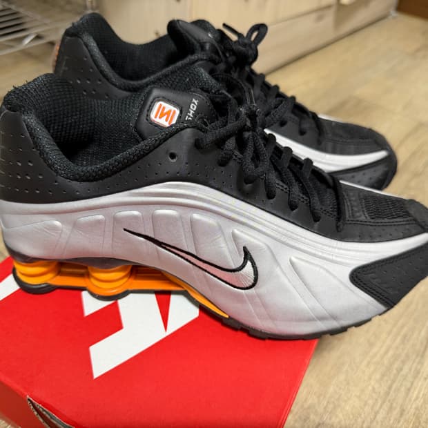 나이키 샥스 R4 M - 메탈릭 실버 만다린