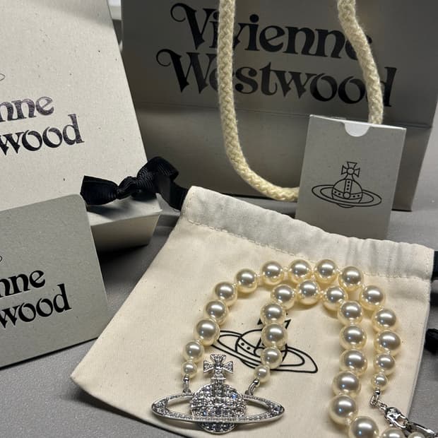 풀박스) 비비안웨스트우드 원 로우 펄 바스 릴리프 초커 목걸이