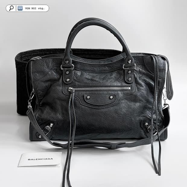 발렌시아가 클래식 시티백 미듐 판매합니다.