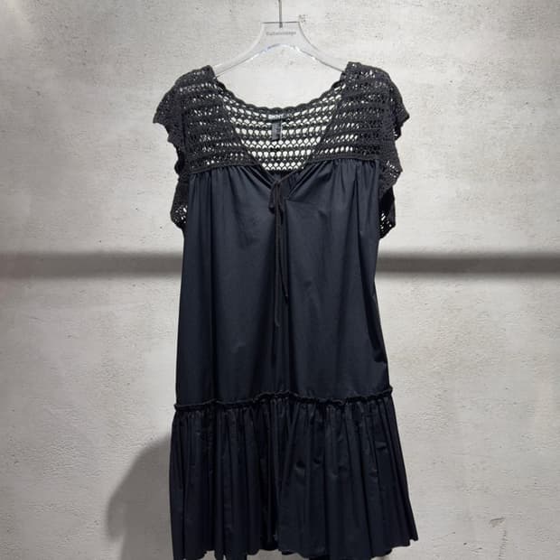 DKNY 블랙 크로셰 패널 티어드 원피스