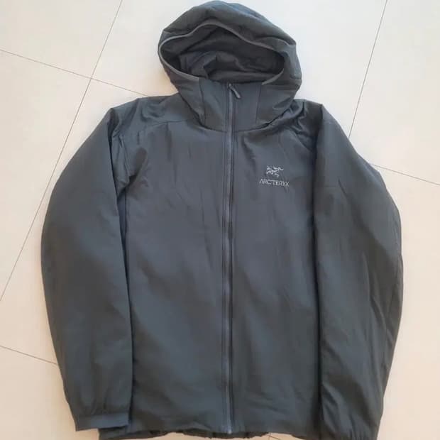 아크테릭스 아톰 LT 글리치 색상 L 사이즈  크림 구매후 세번 입은 제