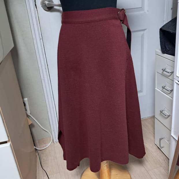 한섬 시스템 A라인 모100%스커트 55(상태상급)