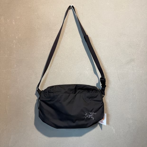 아크테릭스 헬리아드 크로스백