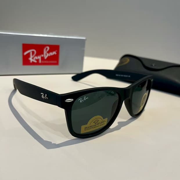 레이밴 폴리쉬드 블랙 프레임 클래식 선글라스