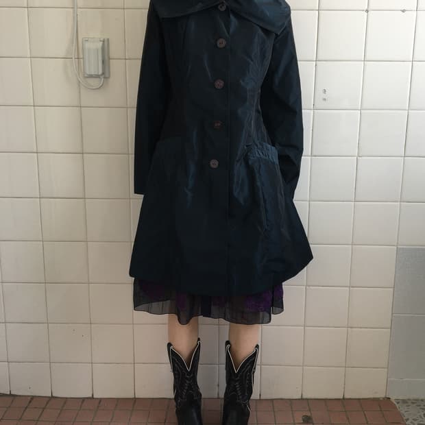 thick neck line point tied glossy jacket