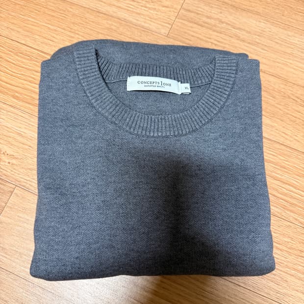 컨셉원 차콜그레이 라운드 니트