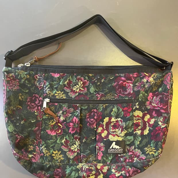 그레고리 사첼 숄더백