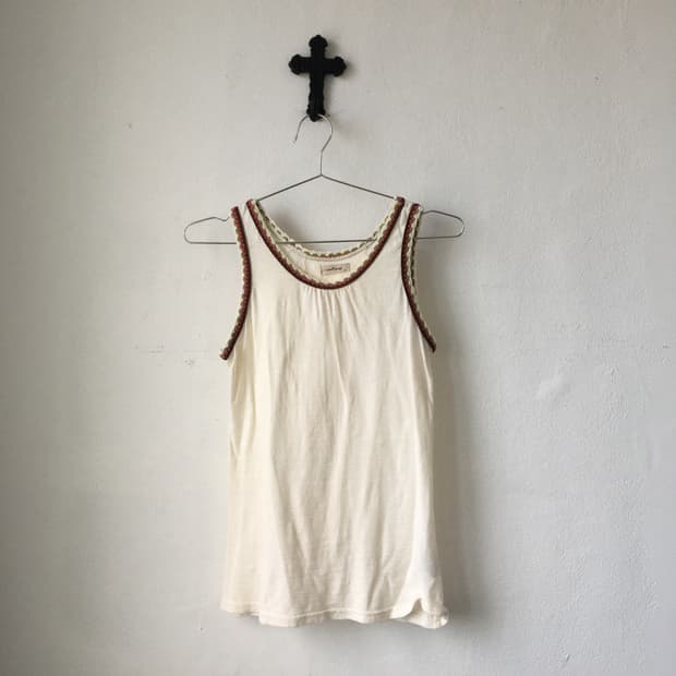 Crochet trimming sleeveless
