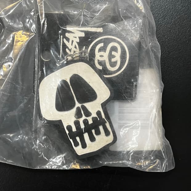 스투시 스컬 라이트 키링