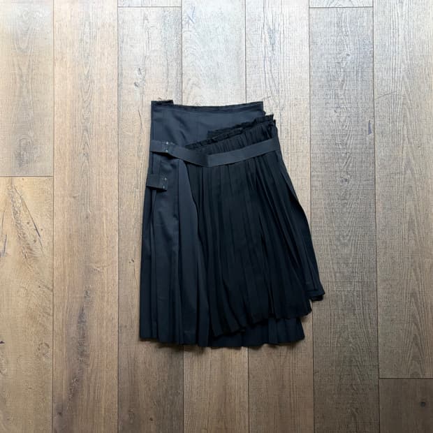 Bondage Detail Docking Pleats Skirt